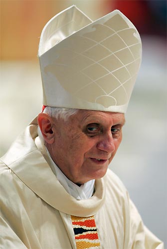 Папа римский в шапке